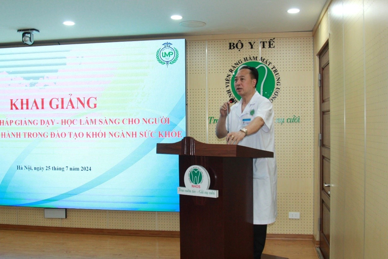 PGS.TS. Trần Cao Bính, Giám đốc Bệnh viện Răng Hàm Mặt Trung ương Hà Nội phát biểu khai mạc Khóa đào tạo